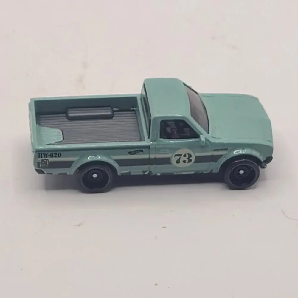 HOT WHEELS 1:64 LOOSE 2013 DATSUN 620 PICKUP TRUCK 73 SLAMMED GREEN EUC C130A